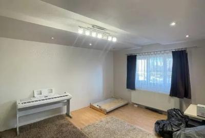 Apartament cu 3 camere decomandat, mobilat în Săsar
