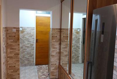 Apartament cu 3 camere semidecomandat în Muncii