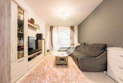 Apartament cu 3 camere semidecomandat, mobilat în Piața Cluj