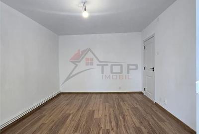 Apartament cu 4 camere decomandat în Dacia