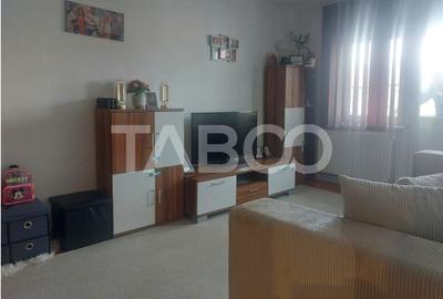 Apartament cu 3 camere decomandat, mobilat în Valea Aurie - 1