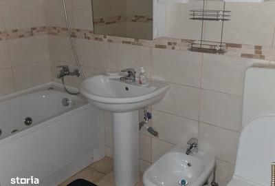 Apartament cu 3 camere în Calea Romanului