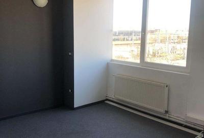 Spațiu comercial, de 92 mp, în Central - 4