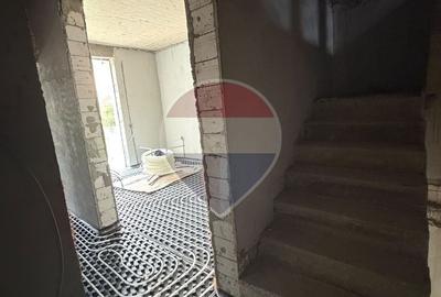 Casă cu 4 camere cu Teren 230 Mp în Central