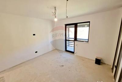 Casă cu 8 camere cu Teren 1502 Mp în Central