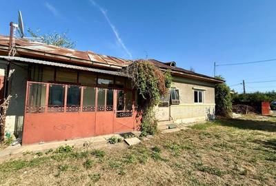Casă cu 4 camere în Tătărani