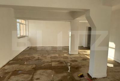 Birou, de 575 mp, în Podari - 2