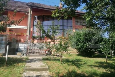 Casa cu arhitectura deosebita, iaz, panouri solare, 370mp, zona Adancata - 2