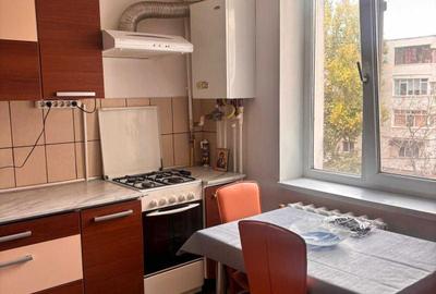 Apartament cu 3 camere semidecomandat în Central - 1