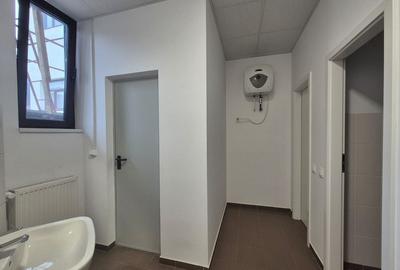 Central, la 5 minute de Afi , spatiu amenajat - 7