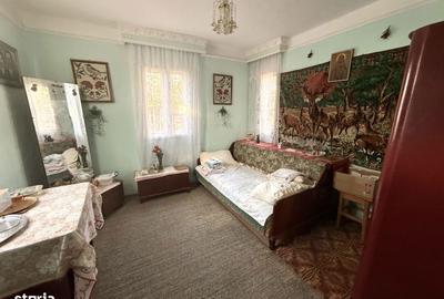 Casă cu 4 camere cu Teren 3900 Mp în Central
