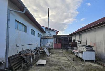 Se ofera spre vanzare / inchiriere cladire cu spa?iu comercial - 1