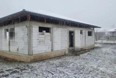 Casă cu Teren 500 Mp în Exterior Vest