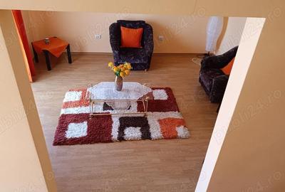 Casă cu 5 camere în Poiana - 1