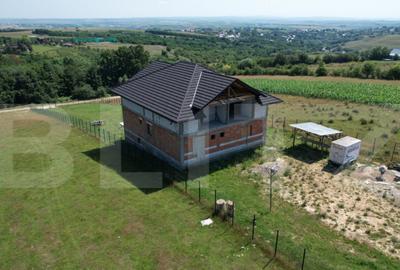 Pensiune la rosu, 370mp, Ciprian Porumbescu - 3