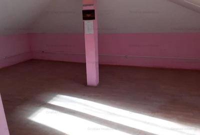 Casă cu 6 camere cu Teren 488 Mp în Central - 8