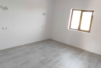 Casă cu 4 camere în Ungureni - 1