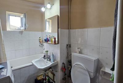 Apartament cu 3 camere decomandat în Rogerius