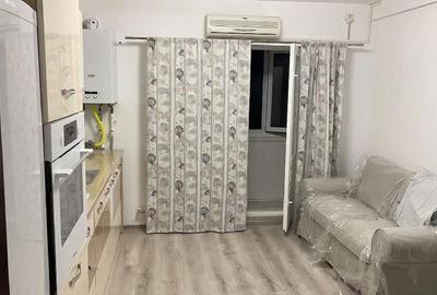 Garsonieră decomandată în Apărătorii Patriei