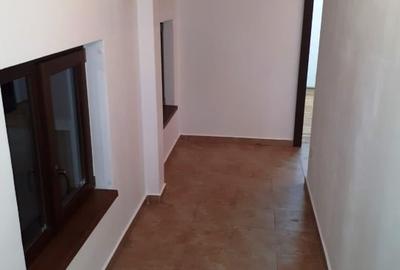 Închiriem birou in centrul Timisoarei 45mp-parter-360€ 48mp-mansardă înaltă-330€ Închiriem birou in centrul Timisoarei 45mp-parter-360€ 48mp-mansardă înaltă-330€ - 12