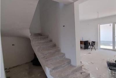 RECO Case insiruite cu trei camere in Sanmartin - 11