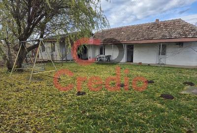 Casă cu 2 camere cu Teren 1200 Mp în Peciu Nou - 1