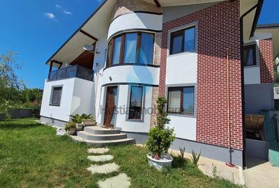 Vila eleganta cu patru camere, Bucium-Plopii fara Sot.