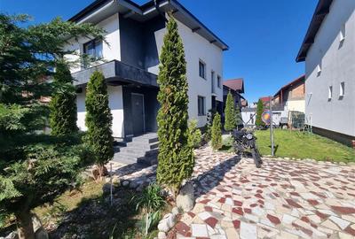 Casă individuală cu 4 camere cu Canalizare în Central - 1