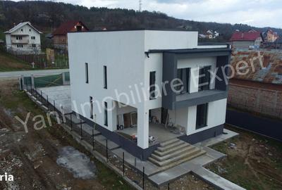 Casă cu 4 camere cu Teren 1000 Mp în Băiculești - 2