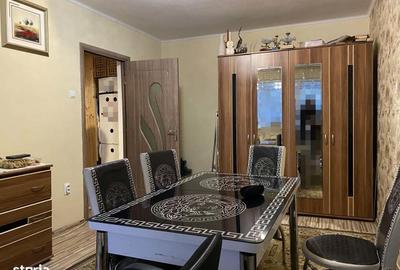 Apartament cu 3 camere decomandat în Aleea Carpați