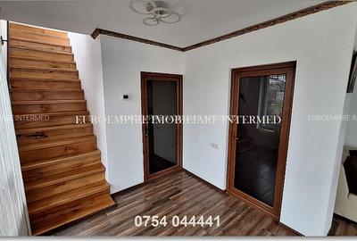 Casă cu 5 camere cu Garaj în Km 5 - 18