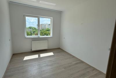 Metrou Aparatori 950 m - 2 camere Etaj 2 acte gata 86400 E  proprietar - 2