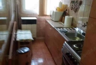 Apartament cu 2 camere semidecomandat în Filiași - 1