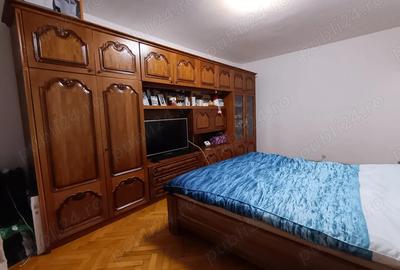 Proprietar vand apartament cu 2 camere etaj 4 - 7