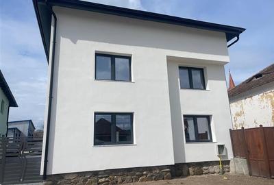 Casa cu 4 camere si 3 bai pretabila birouri in Sura  Mare - 2