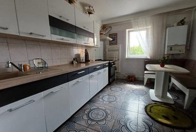 Apartament 4 camere decomandat, 80 mp, etaj 1/4– Frumoasa, 2 bai, - 2