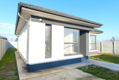 Casa individuala  -  3 camere  -  2 bai  -  375 mp teren - 4