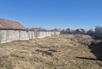 Teren de 1100 mp, în Exterior Vest - 1