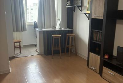 Garsonieră în Titan