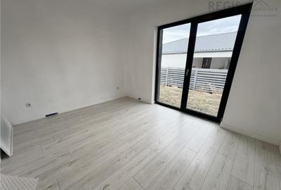 Casă cu 4 camere cu Canalizare în Cristian - 11