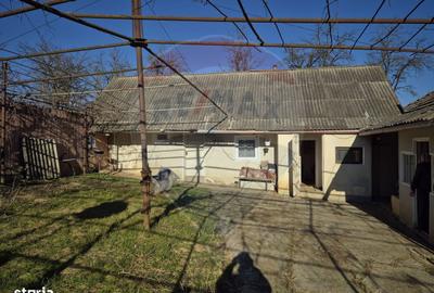 Casă cu 4 camere cu Teren 4700 Mp în Parincea - 2