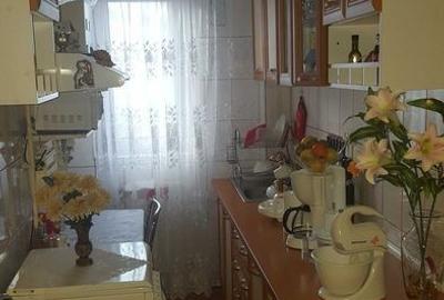 Apartament cu 3 camere decomandat în Petros - 2
