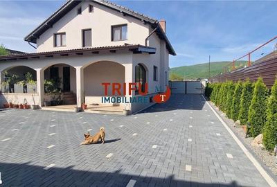 Casă cu 5 camere cu Teren 605 Mp în Micești