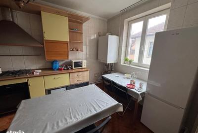 Casă cu 7 camere cu Canalizare în Cotroceni - 4