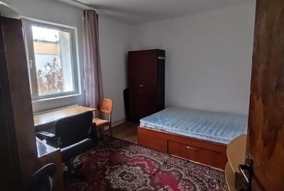 Inchiriere 1 camera  Apartament 3 camere decomandat -sunt deja 2 baieti- 600 lei - 1