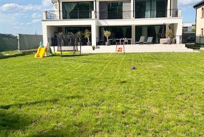 Casă cu 7 camere cu Garaj în Tunari - 1