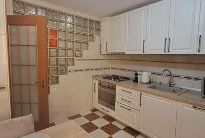 Apartament cu 4 camere decomandat în Central - 1
