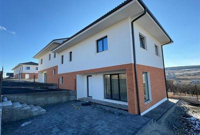 Duplex cu 5 camere cu Canalizare în Chinteni - 2