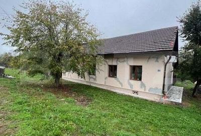 Casă cu 3 camere cu Teren 1700 Mp în Central - 2