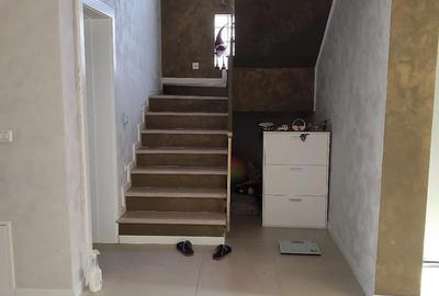 Casă cu 5 camere cu Teren 2600 Mp în Munteni - 3